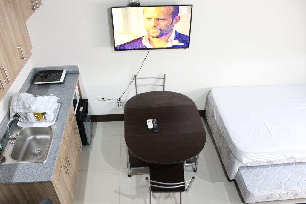 Feel Great Stay Condotels - San Marino Cebu Bagian luar foto